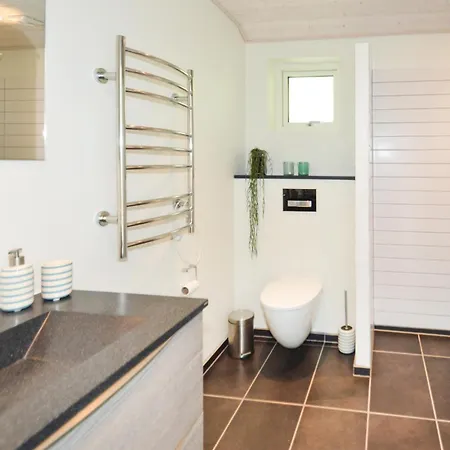 Holiday home Stunning In Logstrup With Kitchen *